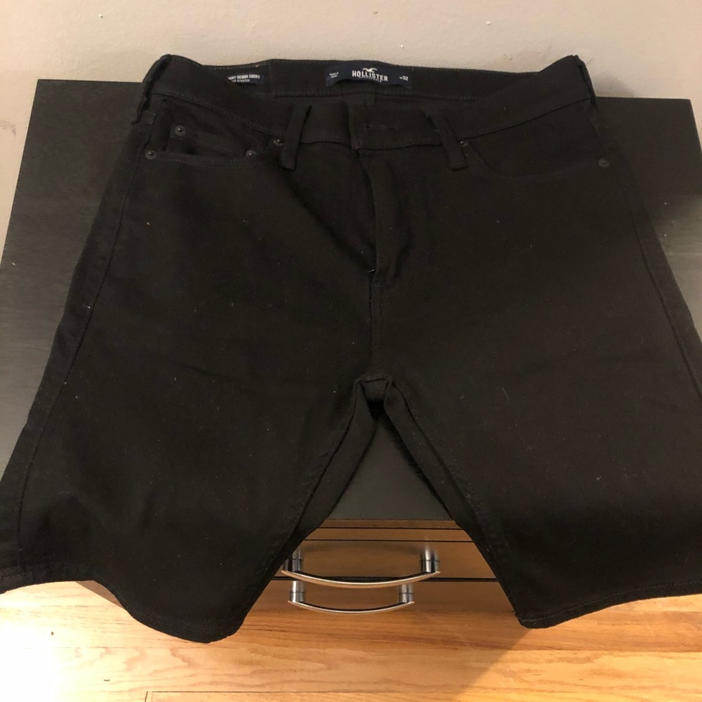 Black Hollister shorts
